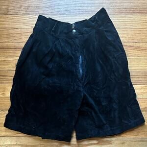 Vintage Margaret Godfrey Black Leather Shorts – High-Waisted, Classic Fit
